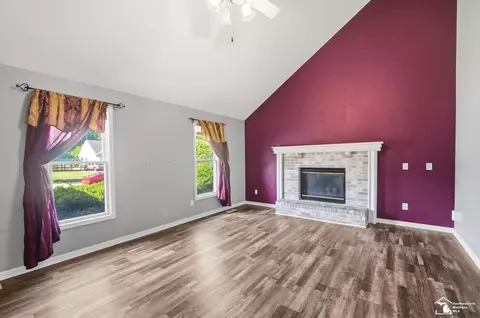 Living - 1092 Cumberland, Temperance, MI 48182 photo 2 of 3