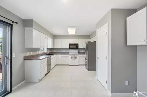 Kitchen - 1092 Cumberland, Temperance, MI 48182 photo 2 of 8