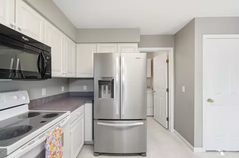 Kitchen - 1092 Cumberland, Temperance, MI 48182 photo 7 of 8