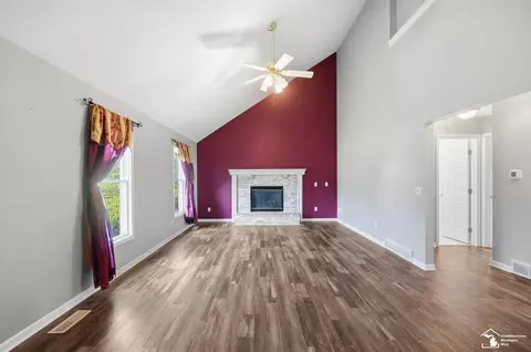 Living - 1092 Cumberland, Temperance, MI 48182 photo 1 of 3