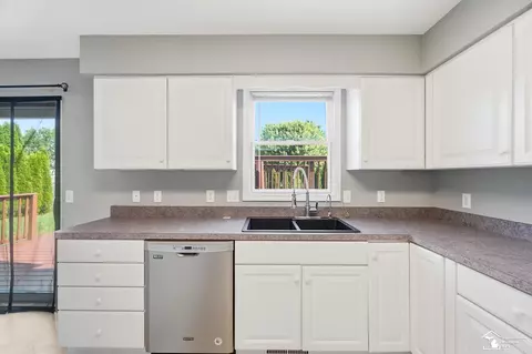 Kitchen - 1092 Cumberland, Temperance, MI 48182 photo 6 of 8