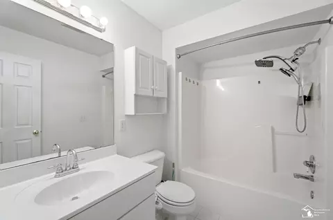 Bath - 1092 Cumberland, Temperance, MI 48182 photo 1 of 4