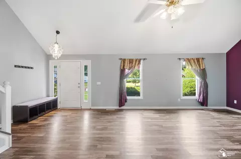 Living - 1092 Cumberland, Temperance, MI 48182 photo 3 of 3