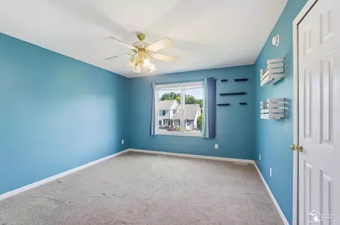Bedroom - 1092 Cumberland, Temperance, MI 48182 photo 4 of 10