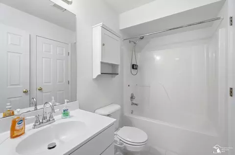 Bath - 1092 Cumberland, Temperance, MI 48182 photo 4 of 4