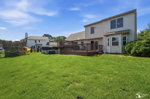 Exterior - 1092 Cumberland, Temperance, MI 48182 photo 4 of 10