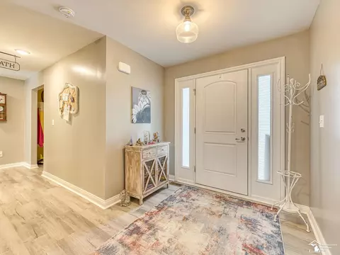 Entry Way - 5019 Skylark, Monroe, MI 48161 photo 1 of 4
