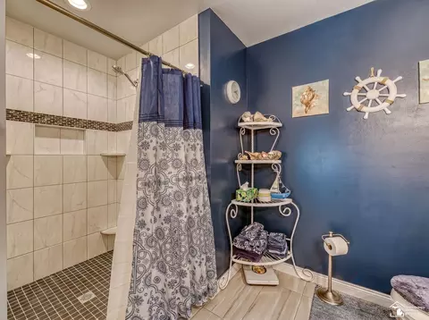 Bath - 5019 Skylark, Monroe, MI 48161 photo 2 of 2