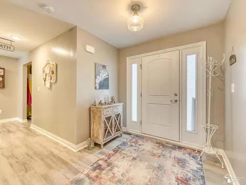 Entry Way - 5019 Skylark, Monroe, MI 48161 photo 1 of 5