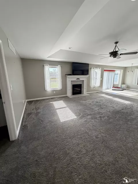 Living - 5019 Skylark, Monroe, MI 48161 photo 2 of 4
