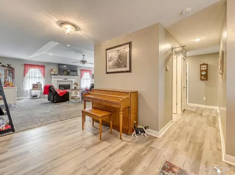 Entry Way - 5019 Skylark, Monroe, MI 48161 photo 2 of 4