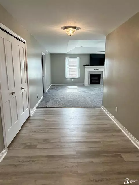 Entry Way - 5019 Skylark, Monroe, MI 48161 photo 5 of 5