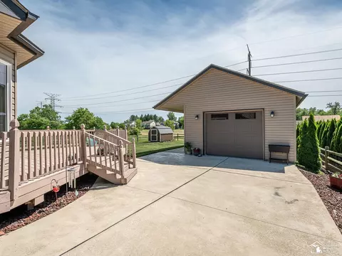Exterior - 5019 Skylark, Monroe, MI 48161 photo 5 of 8