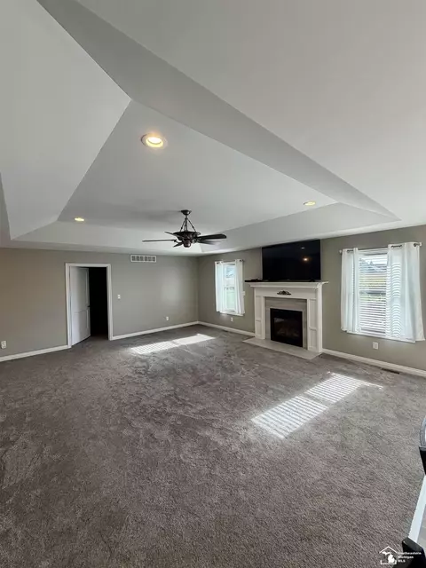 Living - 5019 Skylark, Monroe, MI 48161 photo 1 of 4