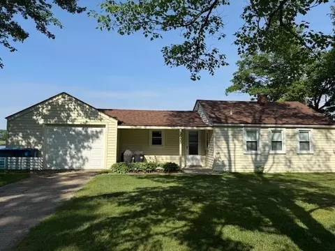 Exterior - 2925 Lakeshore, Gladwin, MI 48624 photo 4 of 5