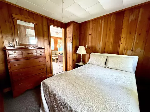 Bedroom - 2925 Lakeshore, Gladwin, MI 48624 photo 4 of 8