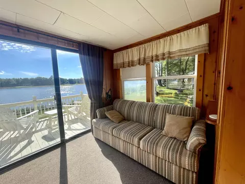 Living - 2925 Lakeshore, Gladwin, MI 48624 photo 10 of 10