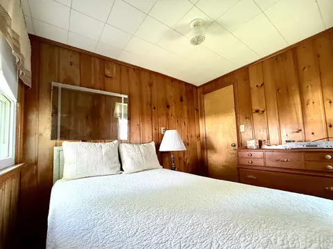 Bedroom - 2925 Lakeshore, Gladwin, MI 48624 photo 8 of 8
