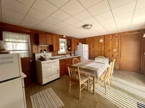 Kitchen - 2925 Lakeshore, Gladwin, MI 48624 photo 3 of 4