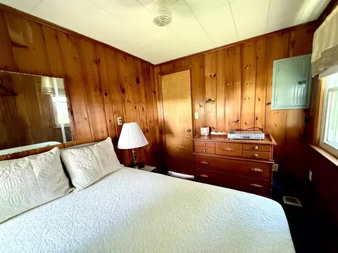 Bedroom - 2925 Lakeshore, Gladwin, MI 48624 photo 5 of 8