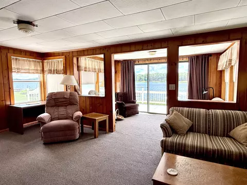 Living - 2925 Lakeshore, Gladwin, MI 48624 photo 2 of 10