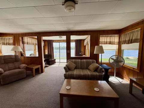 Living - 2925 Lakeshore, Gladwin, MI 48624 photo 8 of 10