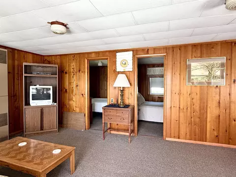 Living - 2925 Lakeshore, Gladwin, MI 48624 photo 7 of 10