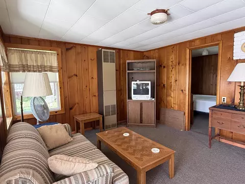 Living - 2925 Lakeshore, Gladwin, MI 48624 photo 3 of 10