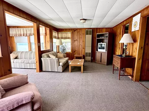 Living - 2925 Lakeshore, Gladwin, MI 48624 photo 5 of 10