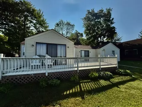 Exterior - 2925 Lakeshore, Gladwin, MI 48624 photo 2 of 5