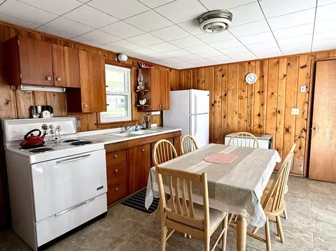 Kitchen - 2925 Lakeshore, Gladwin, MI 48624 photo 1 of 4