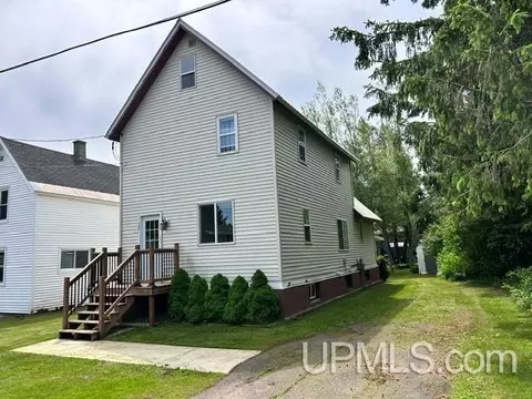 19 5th, South Range, MI 49963