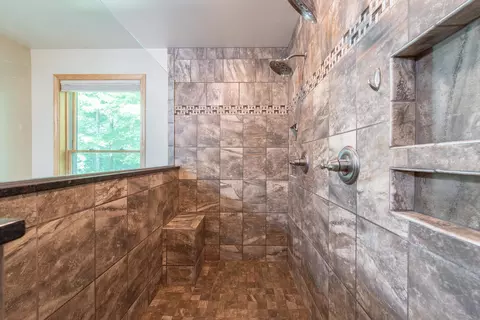 Bath - 1365 E Shaffer, Hope, MI 48628 photo 3 of 10