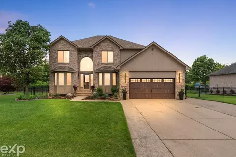 47645 Burlingame, New Baltimore, MI 48047