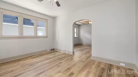 Living - 219 N 20th, Escanaba, MI 49829 photo 2 of 5