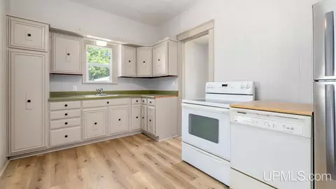 Kitchen - 219 N 20th, Escanaba, MI 49829 photo 2 of 2