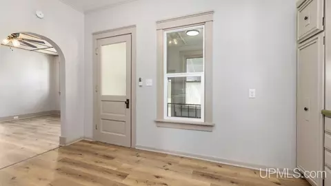 Entry Way - 219 N 20th, Escanaba, MI 49829 photo 2 of 2