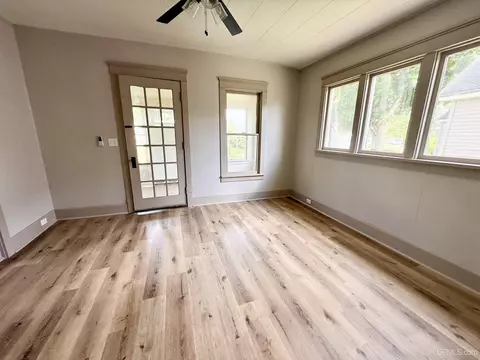 Living - 219 N 20th, Escanaba, MI 49829 photo 5 of 5