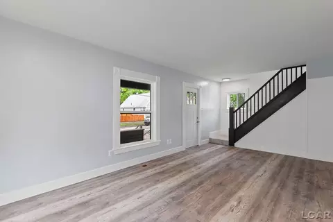 Living - 138 E Robinson, Jackson, MI 49203 photo 4 of 5