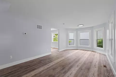 Living - 138 E Robinson, Jackson, MI 49203 photo 2 of 5