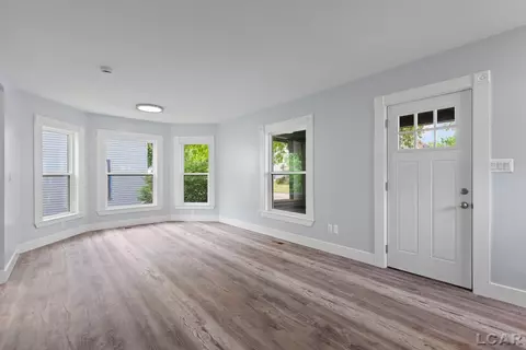 Living - 138 E Robinson, Jackson, MI 49203 photo 1 of 5