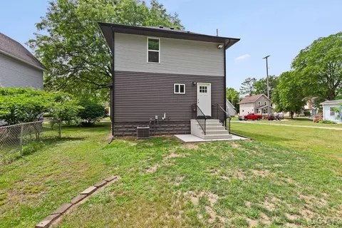Exterior - 138 E Robinson, Jackson, MI 49203 photo 3 of 11