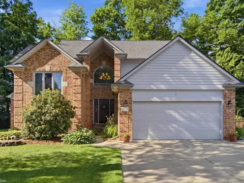 18036 N Lauren, Clinton Township, MI 48038