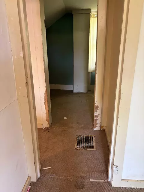 Entry Way - 6365 County Road Pb, Ishpeming, MI 49849 photo 2 of 2