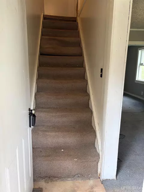 Entry Way - 6365 County Road Pb, Ishpeming, MI 49849 photo 1 of 2