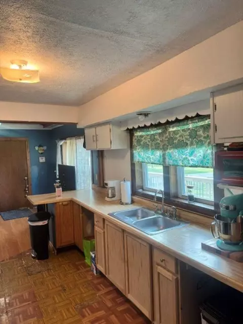 Kitchen - 3208 W Bath, Perry, MI 48872 photo 2 of 3