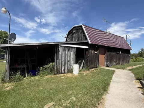 Exterior - 300 E Winegars, Gladwin, MI 48624 photo 4 of 7