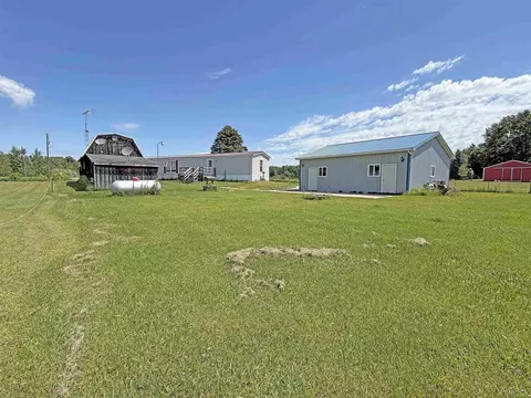 Exterior - 300 E Winegars, Gladwin, MI 48624 photo 2 of 7