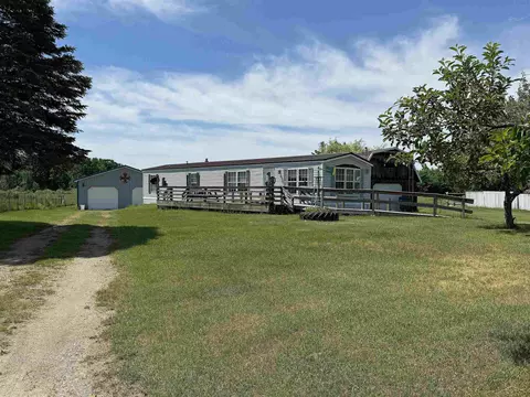 Exterior - 300 E Winegars, Gladwin, MI 48624 photo 7 of 7