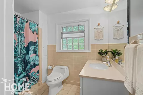 Bath - 721 Lee, Owosso, MI 48867 photo 4 of 4
